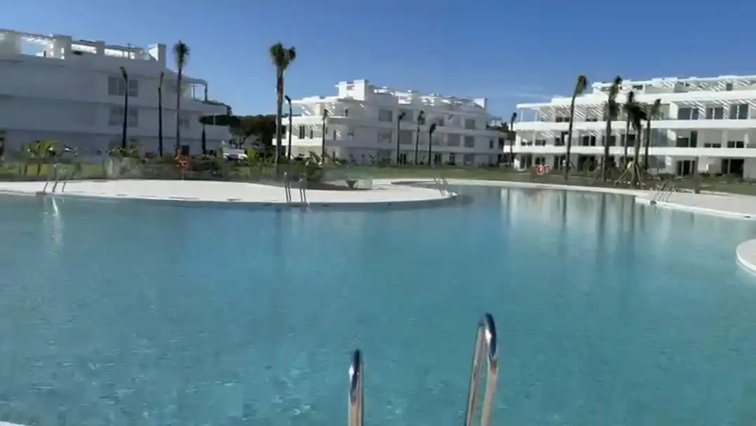 Piscina de Apartament de lloguer en Chipiona amb Aire condicionat, Calefacció i Terrassa