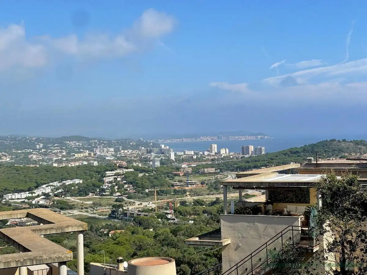 Vista exterior de Apartament en venda en Sant Feliu de Guíxols amb Calefacció, Terrassa i Piscina comunitària