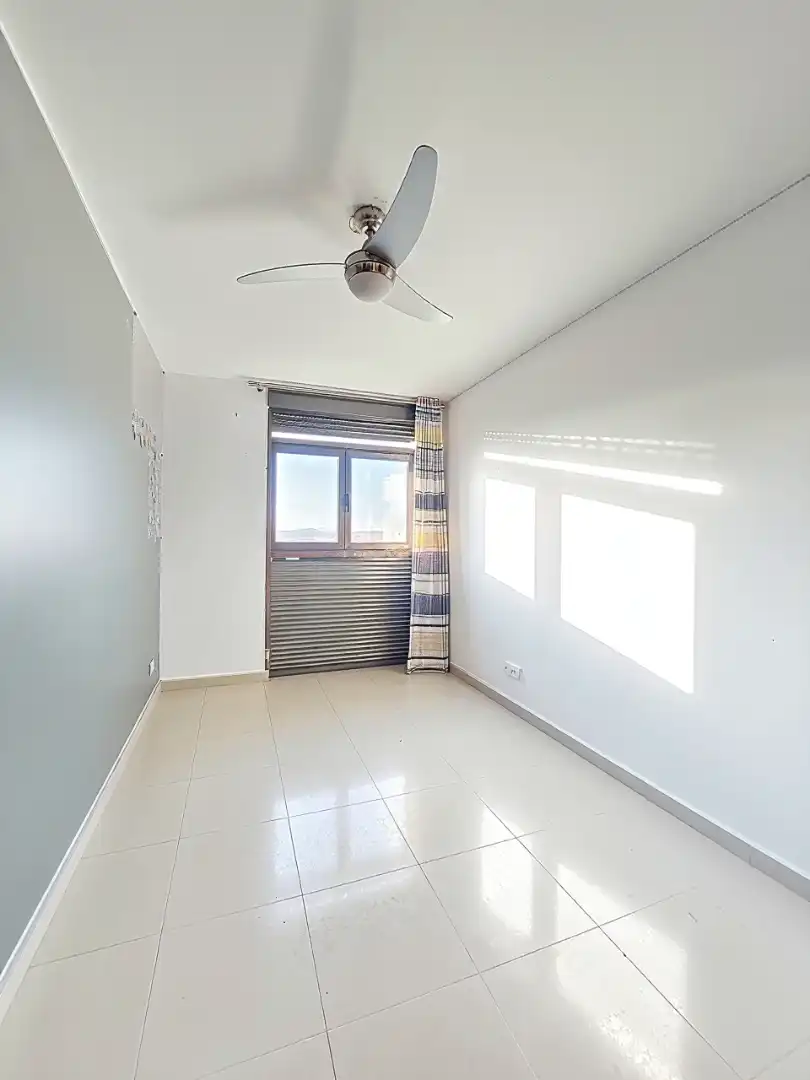 Schlafzimmer von Wohnung zum Verkauf in Silla mit Klimaanlage, Abstellraum und Balkon
