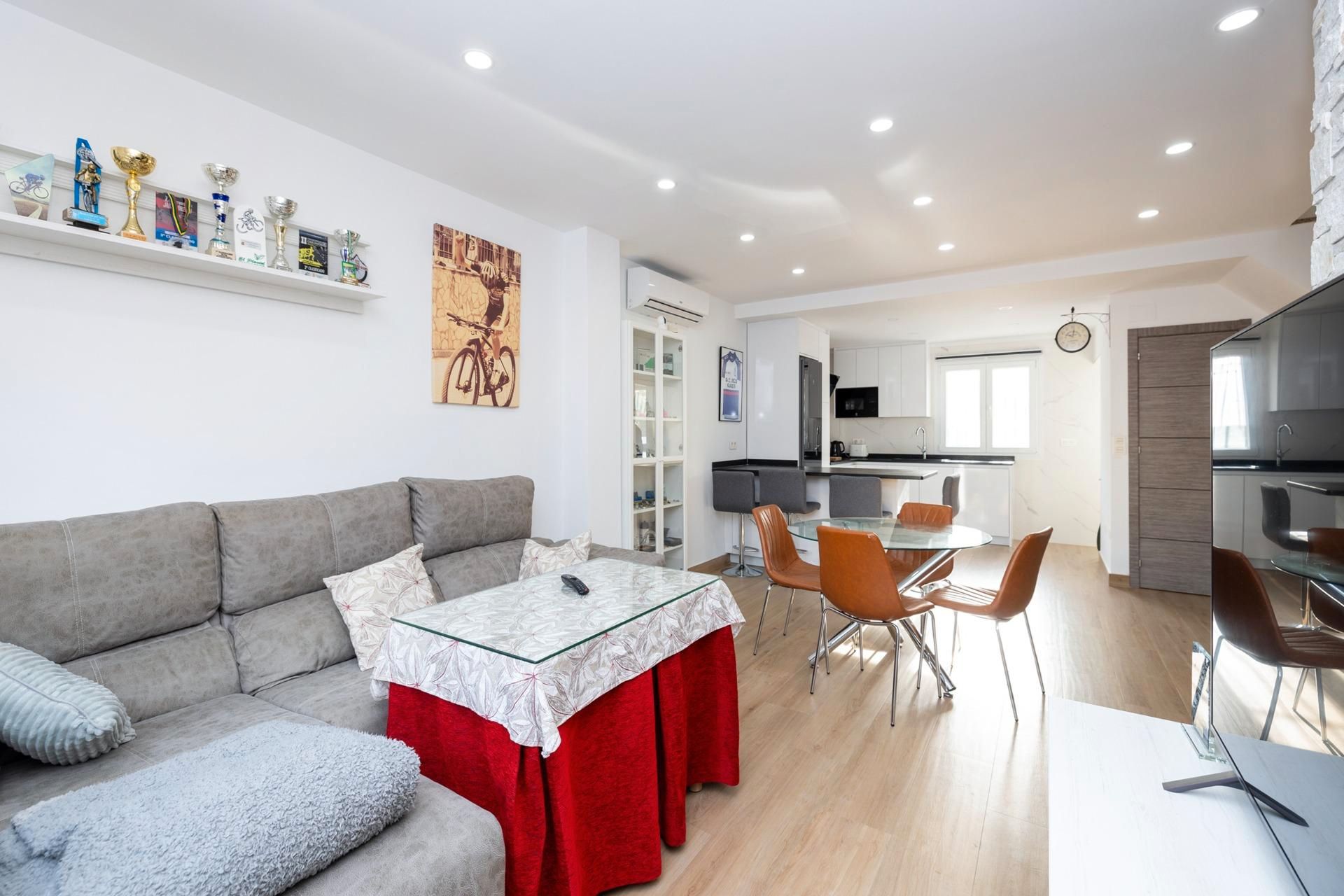 Vista exterior de Casa adosada en venda en Atarfe amb Aire condicionat, Calefacció i Traster