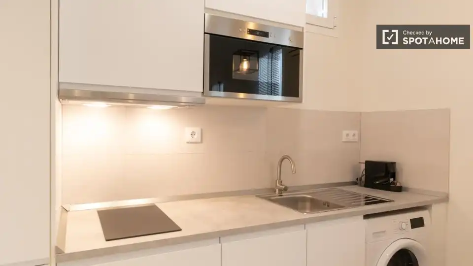 Cocina de Estudio para compartir en Madrid con Aire acondicionado, Calefacción y Terraza