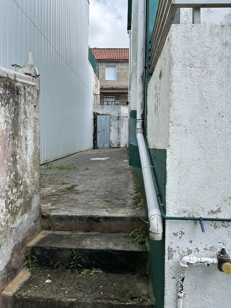 Vista exterior de Casa adosada en venda en Redondela amb Calefacció i Moblat