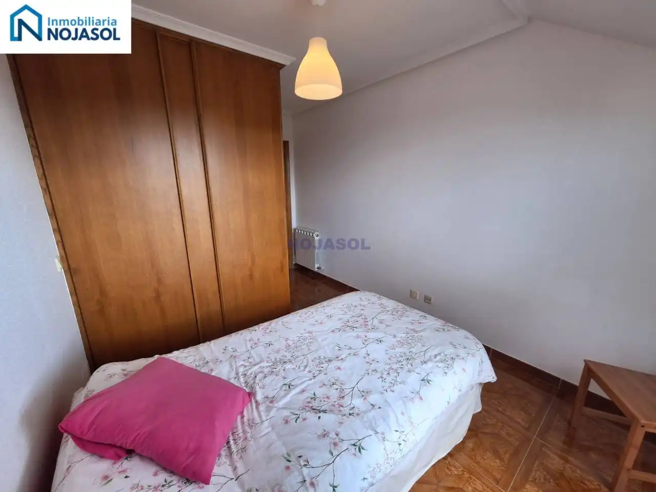 Habitación de Apartamento en venta en Meruelo con Calefacción, Terraza y Amueblado