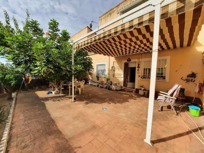 Jardí de Casa adosada en venda en Escalona amb Calefacció i Terrassa