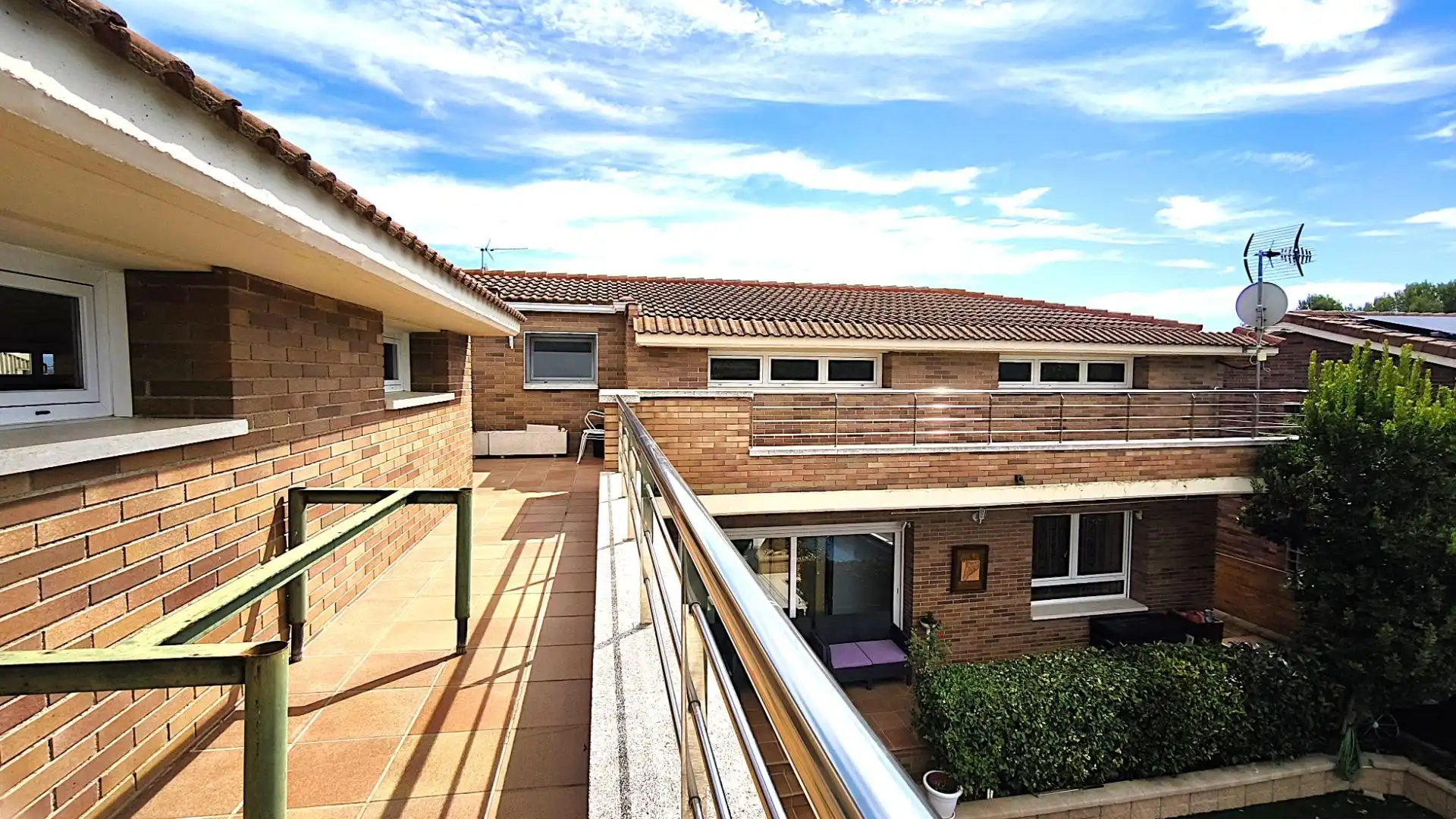 Außenansicht von Haus oder Chalet zum Verkauf in Sant Salvador de Guardiola mit Privatgarten, Terrasse und Schwimmbad