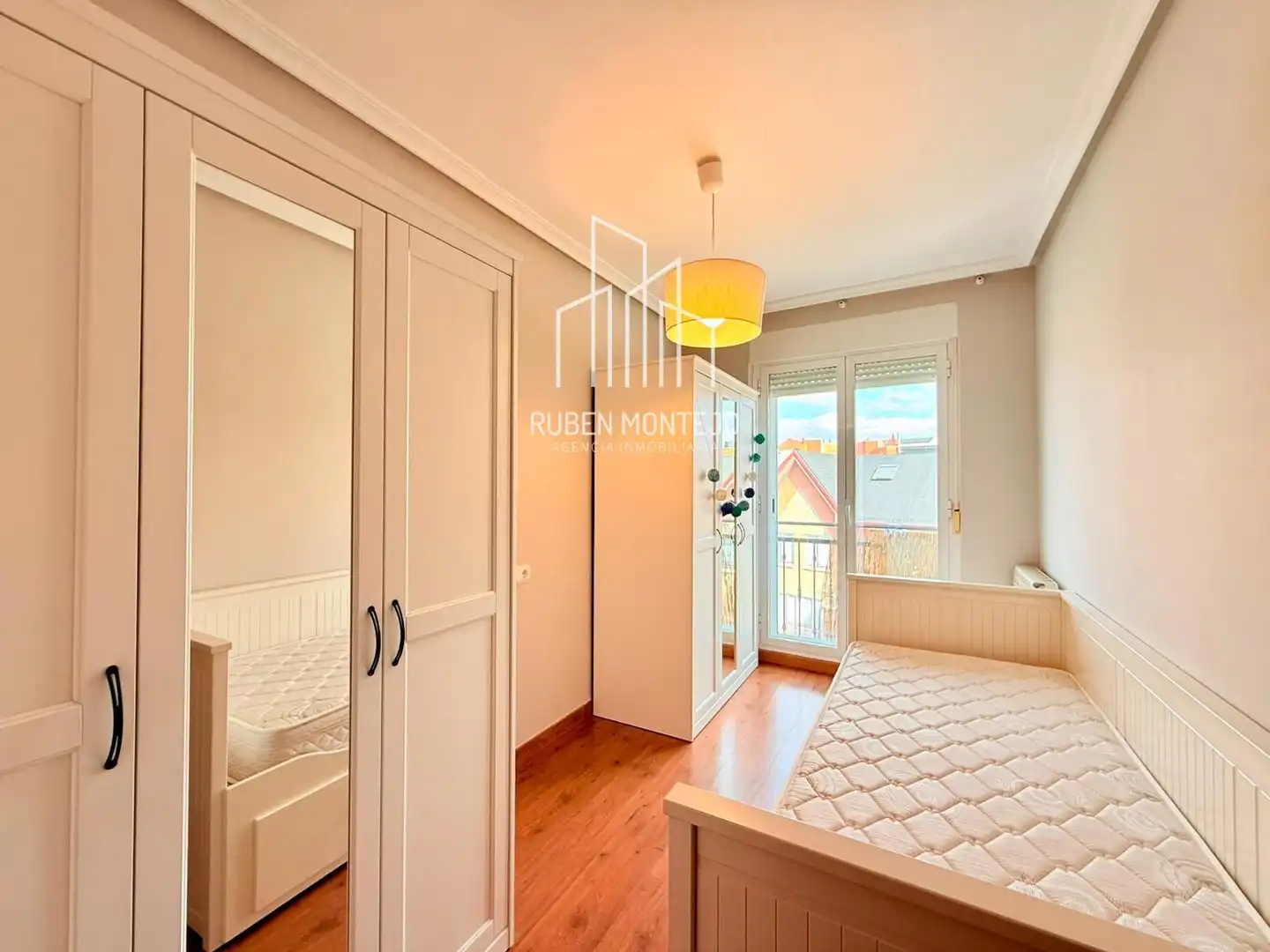 Schlafzimmer von Wohnung zur Miete in Villamayor mit Heizung, Terrasse und Möbliert