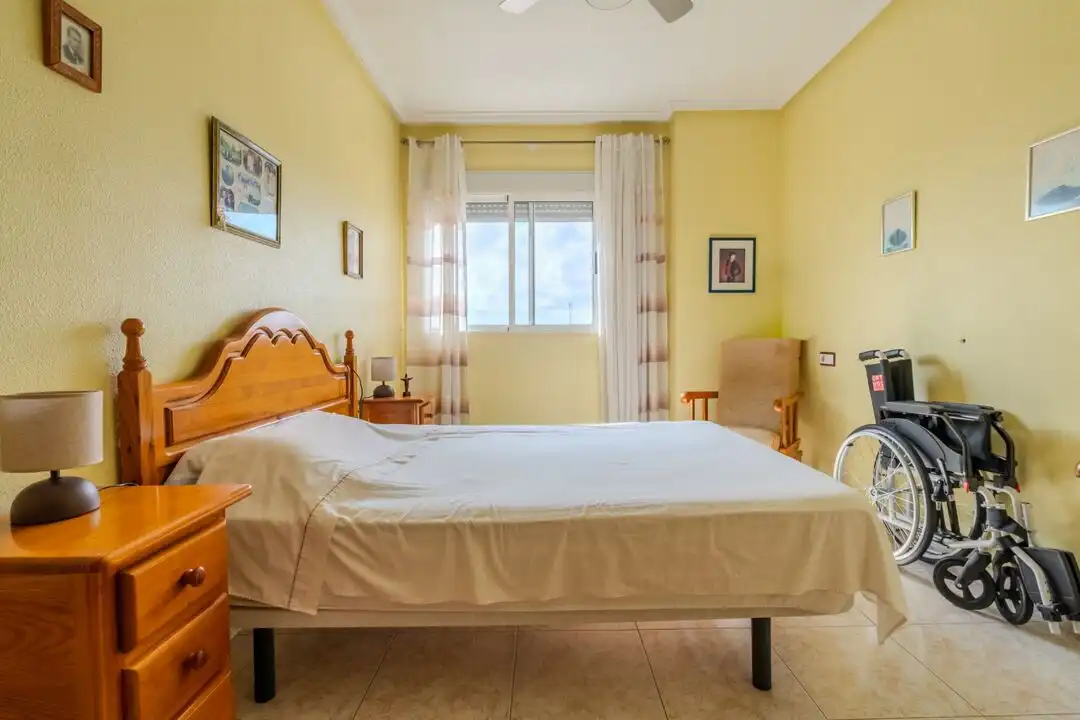 Habitación de Piso en venta en Torrevieja con Aire acondicionado y Calefacción