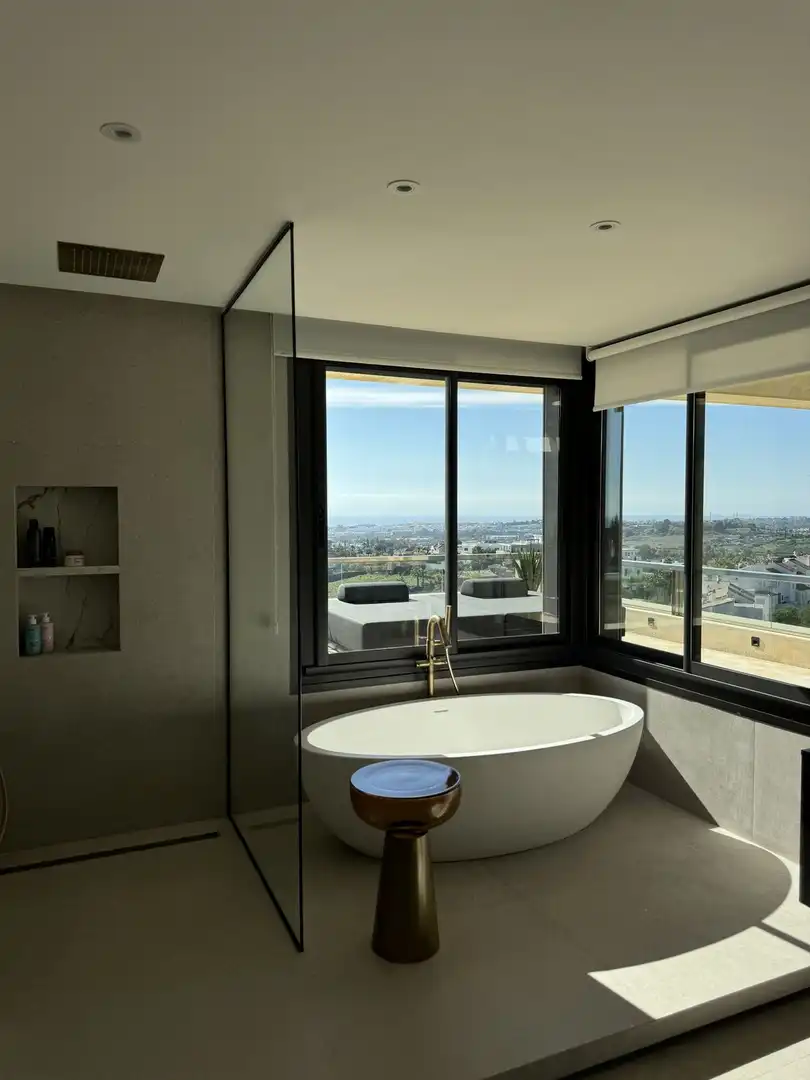 Baño de Ático de alquiler en Marbella con Aire acondicionado, Terraza y Amueblado