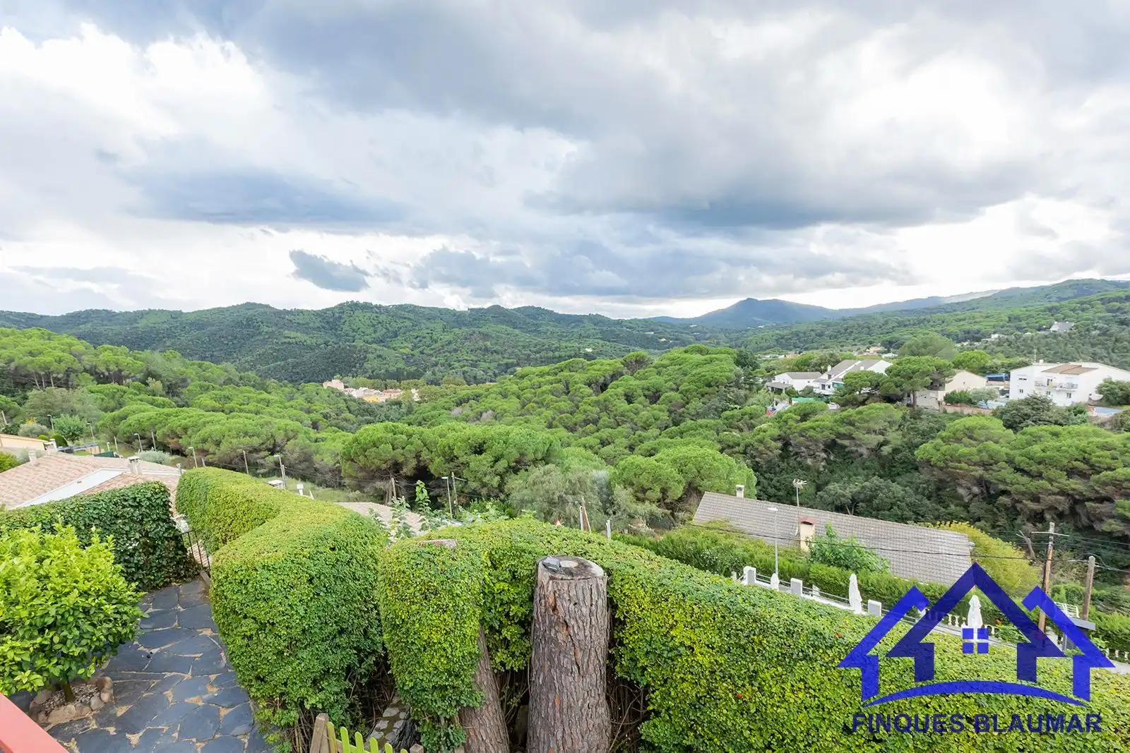 Vista exterior de Casa o xalet en venda en Sant Iscle de Vallalta amb Calefacció, Jardí privat i Terrassa
