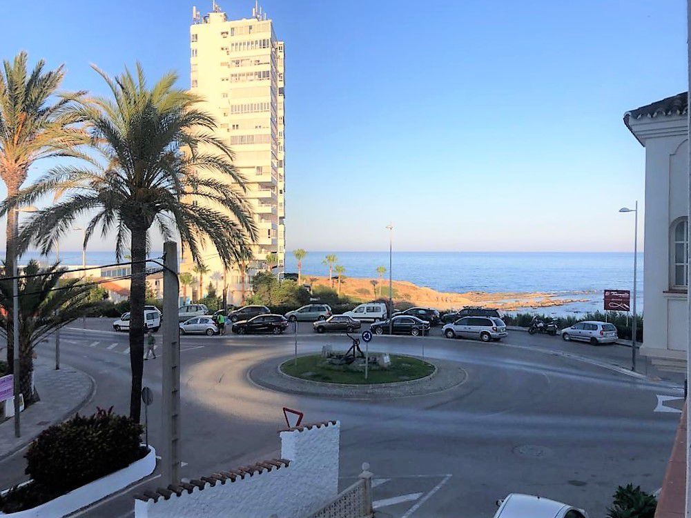 Vista exterior de Apartament en venda en Sotogrande amb Moblat i Piscina comunitària