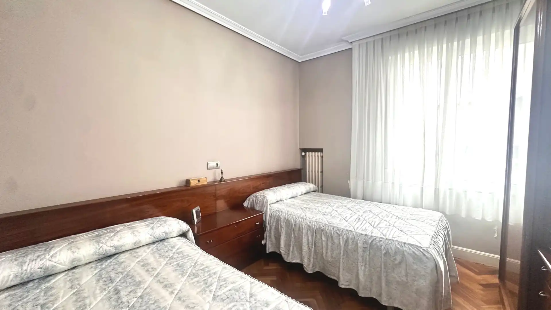 Dormitori de Pis en venda en Bilbao  amb Calefacció, Parquet i Terrassa