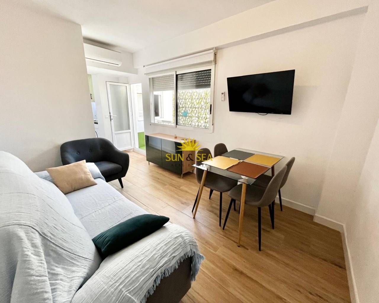Sala d'estar de Apartament de lloguer en Pilar de la Horadada amb Calefacció, Moblat i Forn