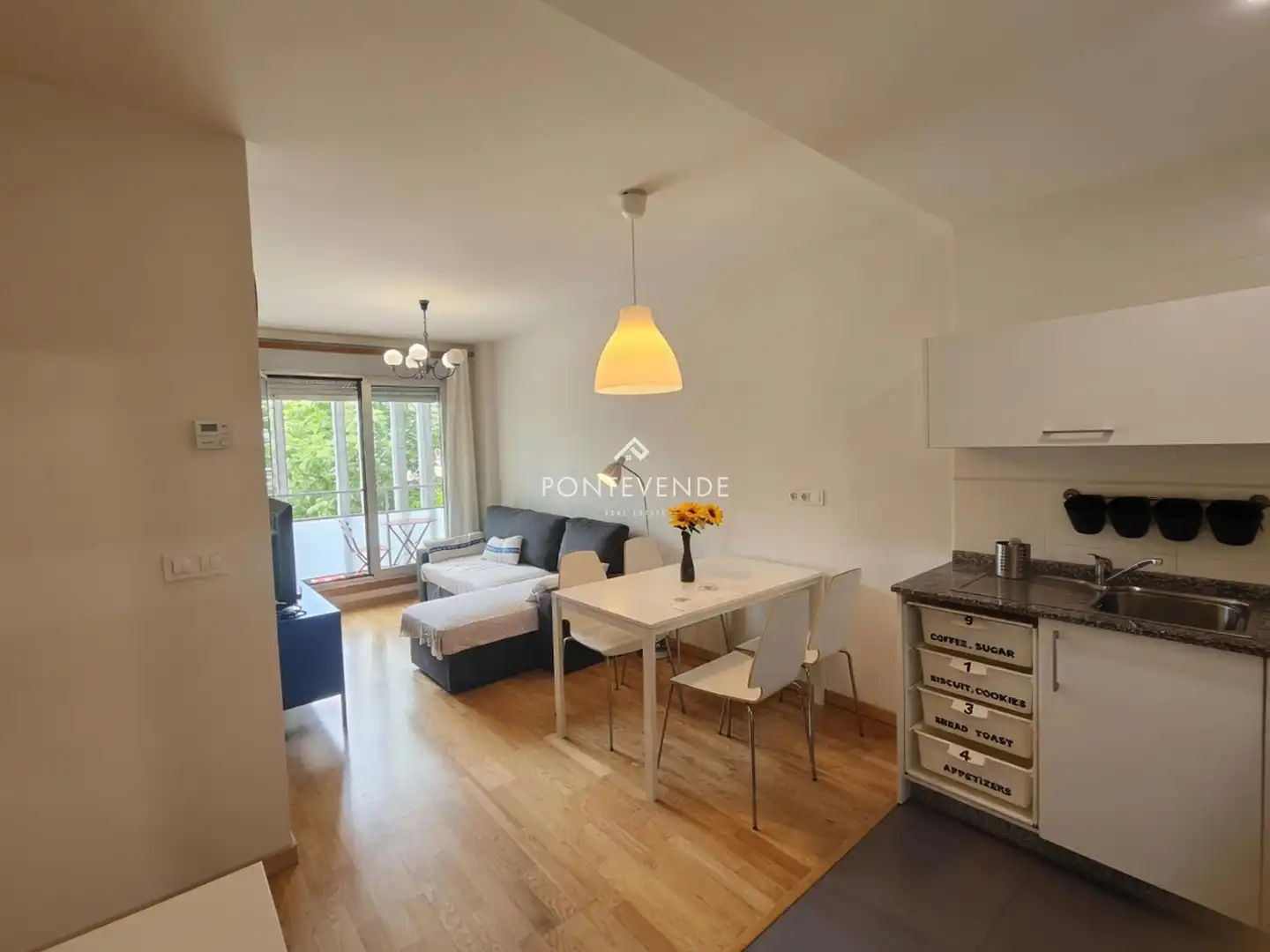 Außenansicht von Dachboden zur Miete in Pontevedra Capital  mit Heizung, Parkett und Terrasse