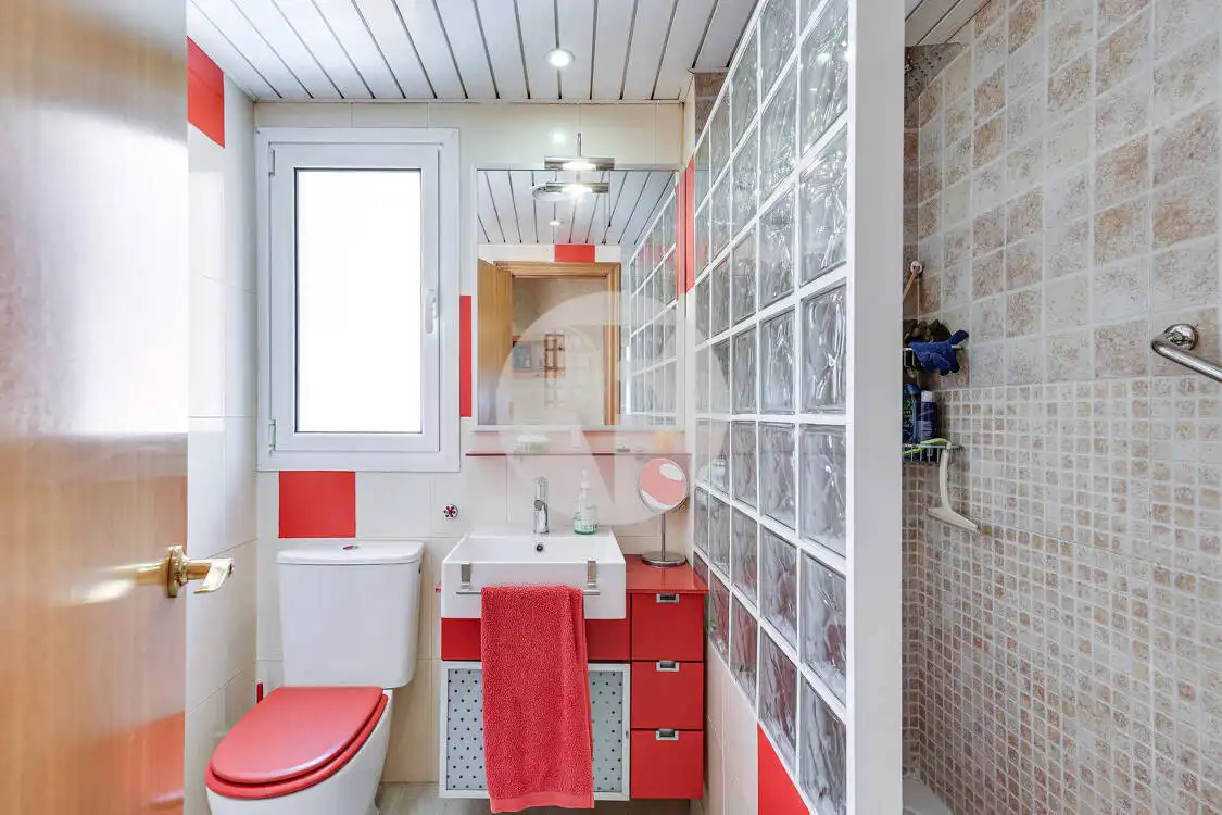 Baño de Ático en venta en Gavà con Aire acondicionado, Calefacción y Terraza