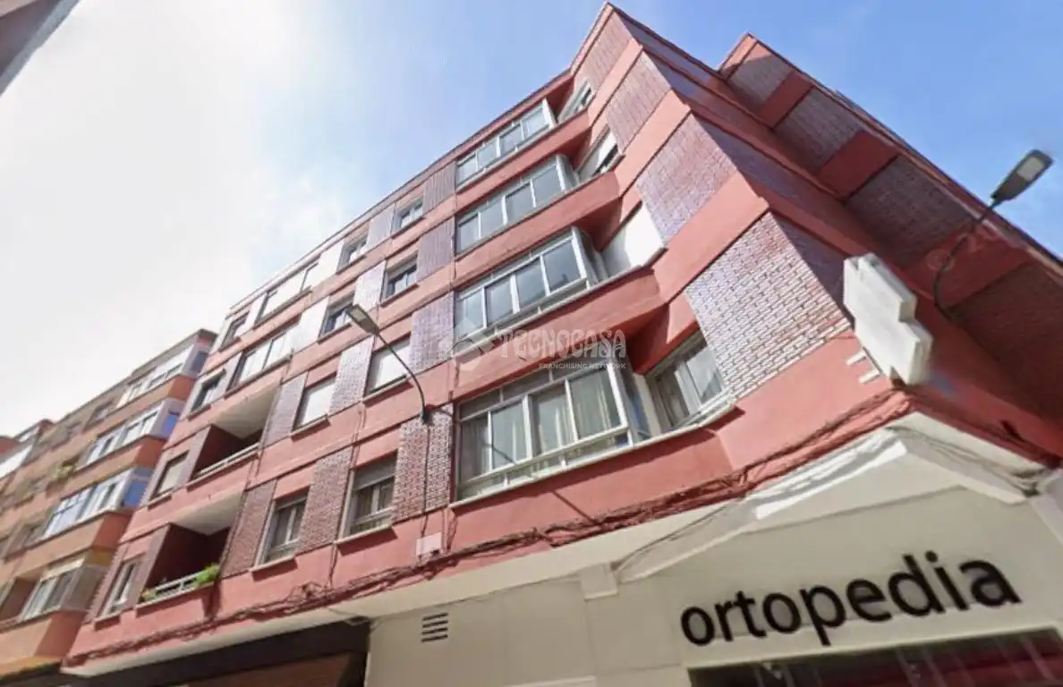 Vista exterior de Piso en venta en Valladolid con Calefacción, Parquet y Terraza