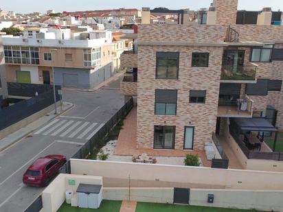 Vista exterior de Planta baixa en venda en Cartagena amb Aire condicionat, Calefacció i Jardí privat