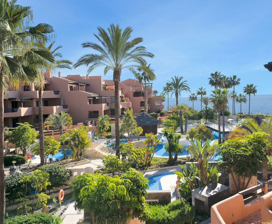 Vista exterior de Piso en venta en Estepona con Terraza, Trastero y Amueblado