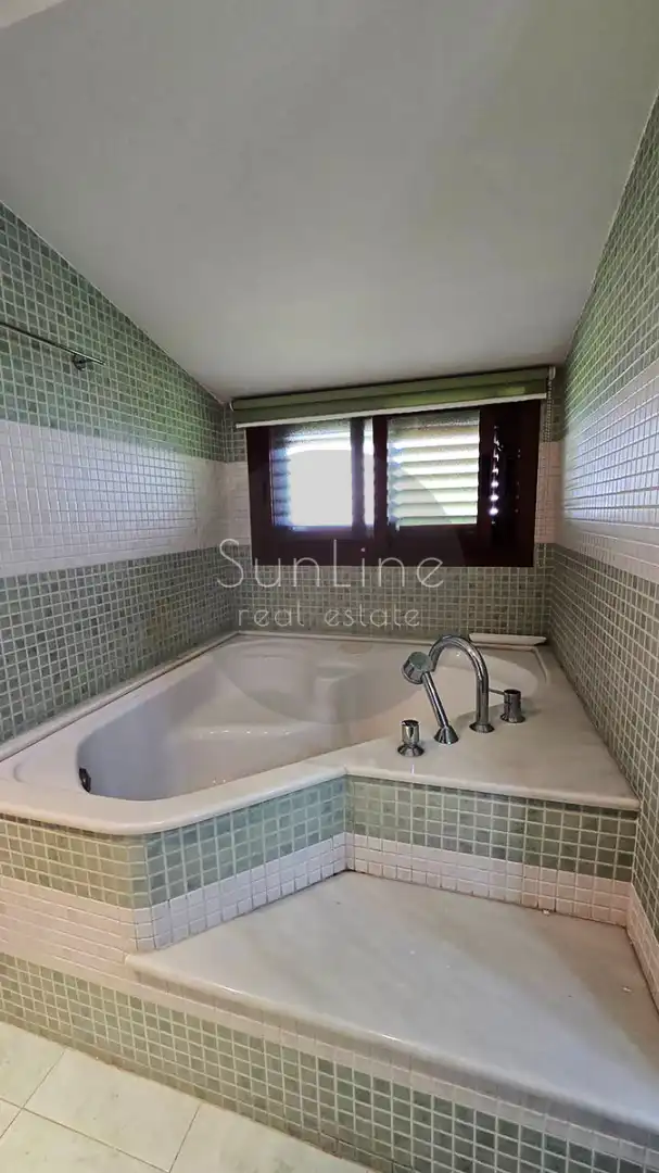 House with pool for sale in Carrer Font de la Carrasquera, imagen 131