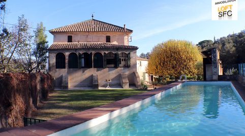 Masía en venta en Sant Feliu de Codines con dos viviendas configuradas principal y casa anexa de masoveros.