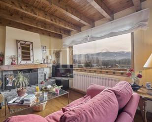 Sala d'estar de Dúplex en venda en Puigcerdà amb Calefacció, Jardí privat i Parquet