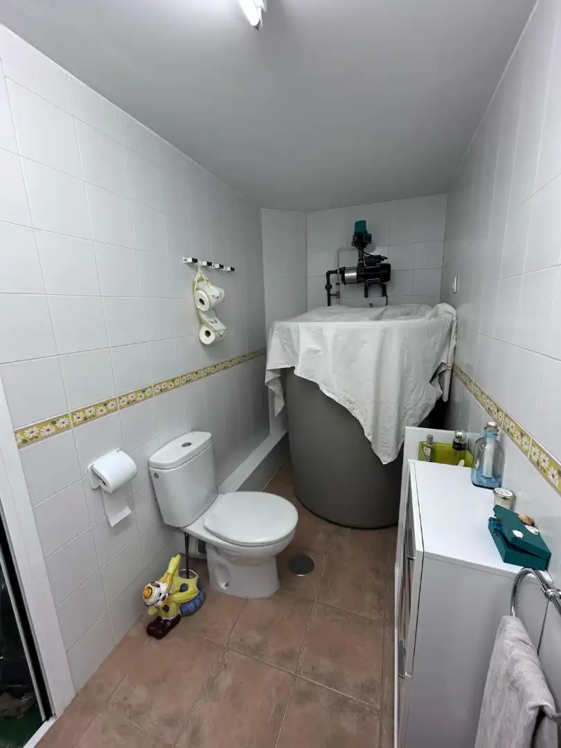 Baño de Casa adosada en venta en Campo de Criptana con Aire acondicionado, Calefacción y Trastero