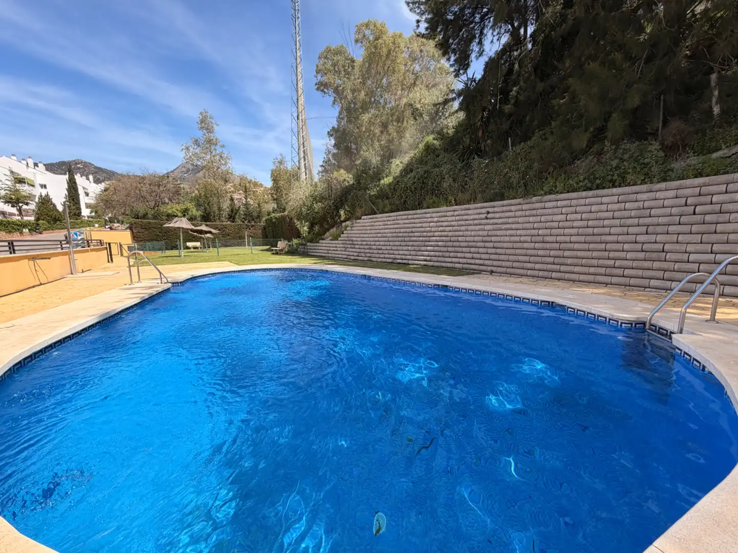 Pis amb piscina en venda a Calle Jabea 18