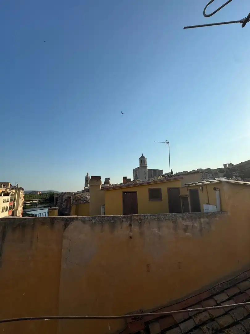 Vista exterior de Piso en venta en Girona