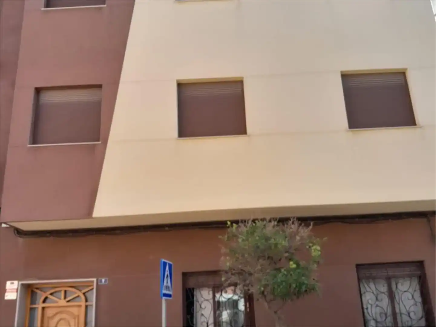 Vista exterior de Casa adosada en venta en Melilla con Balcón
