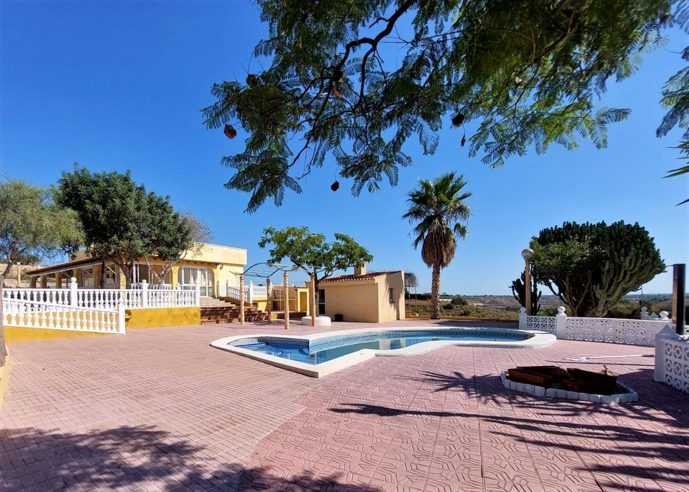Piscina de Pis en venda en Elche / Elx amb Jardí privat, Piscina i Moblat