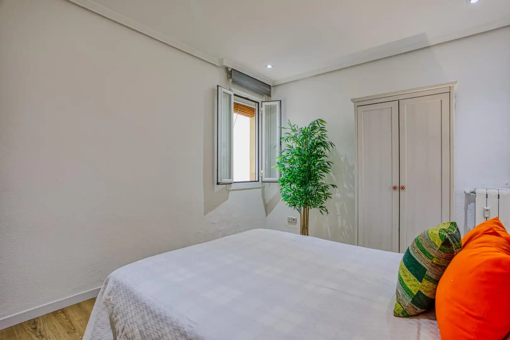 Habitación de Apartamento de alquiler en Madrid con Aire acondicionado, Calefacción y Parquet