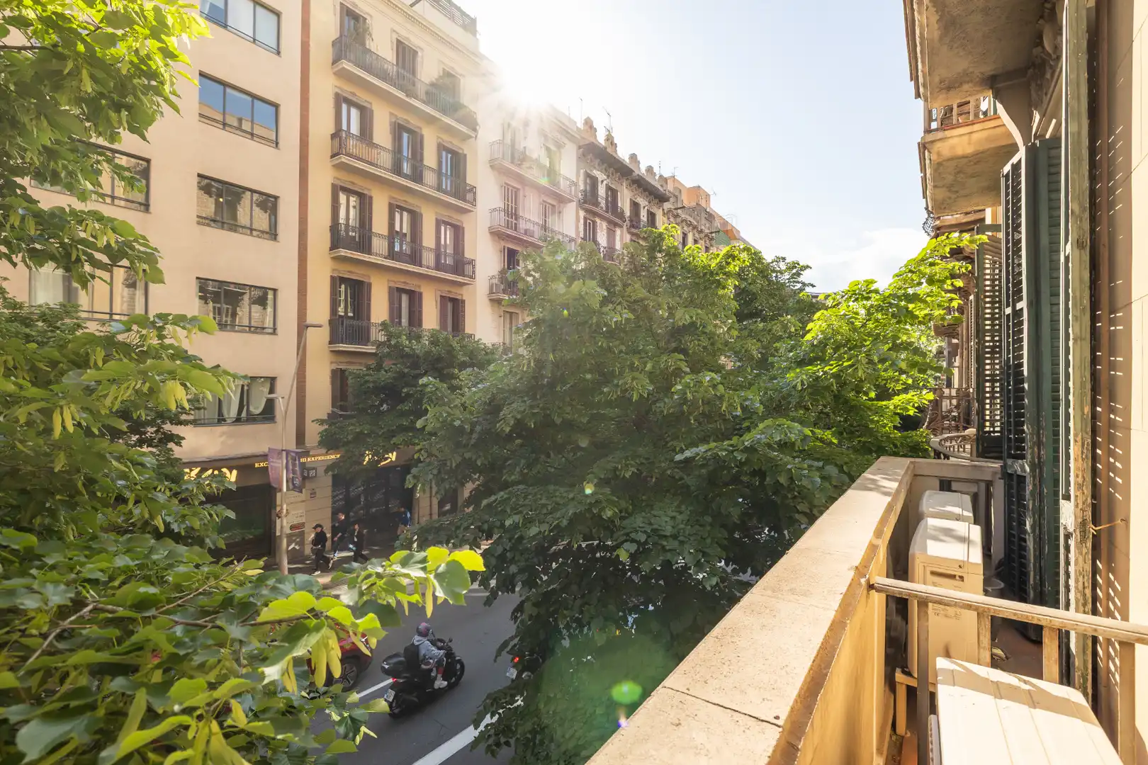 Außenansicht von Wohnung zum Verkauf in Barcelona mit Klimaanlage, Heizung und Parkett