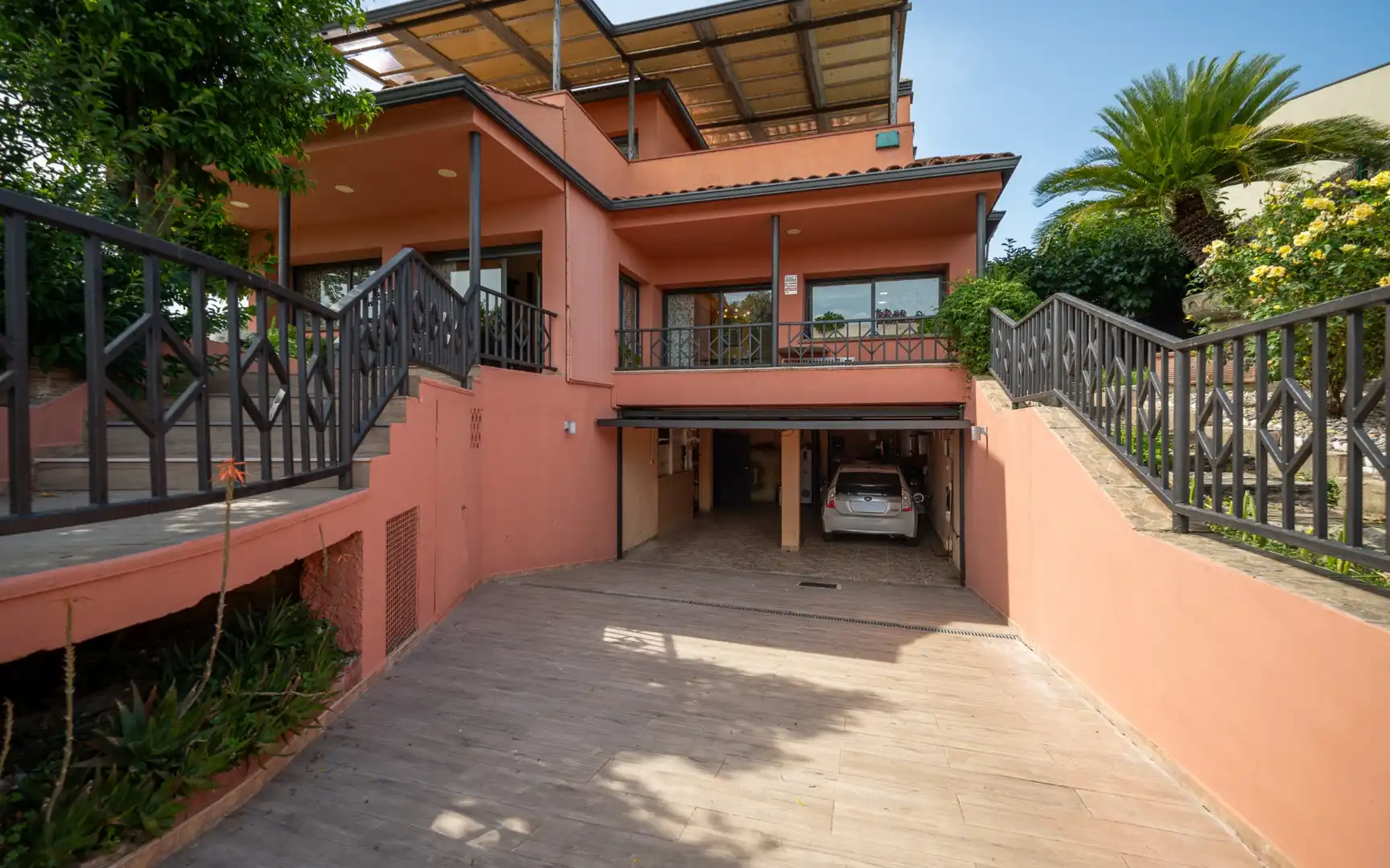 Vista exterior de Casa o xalet en venda en Aiguaviva amb Aire condicionat, Calefacció i Jardí privat
