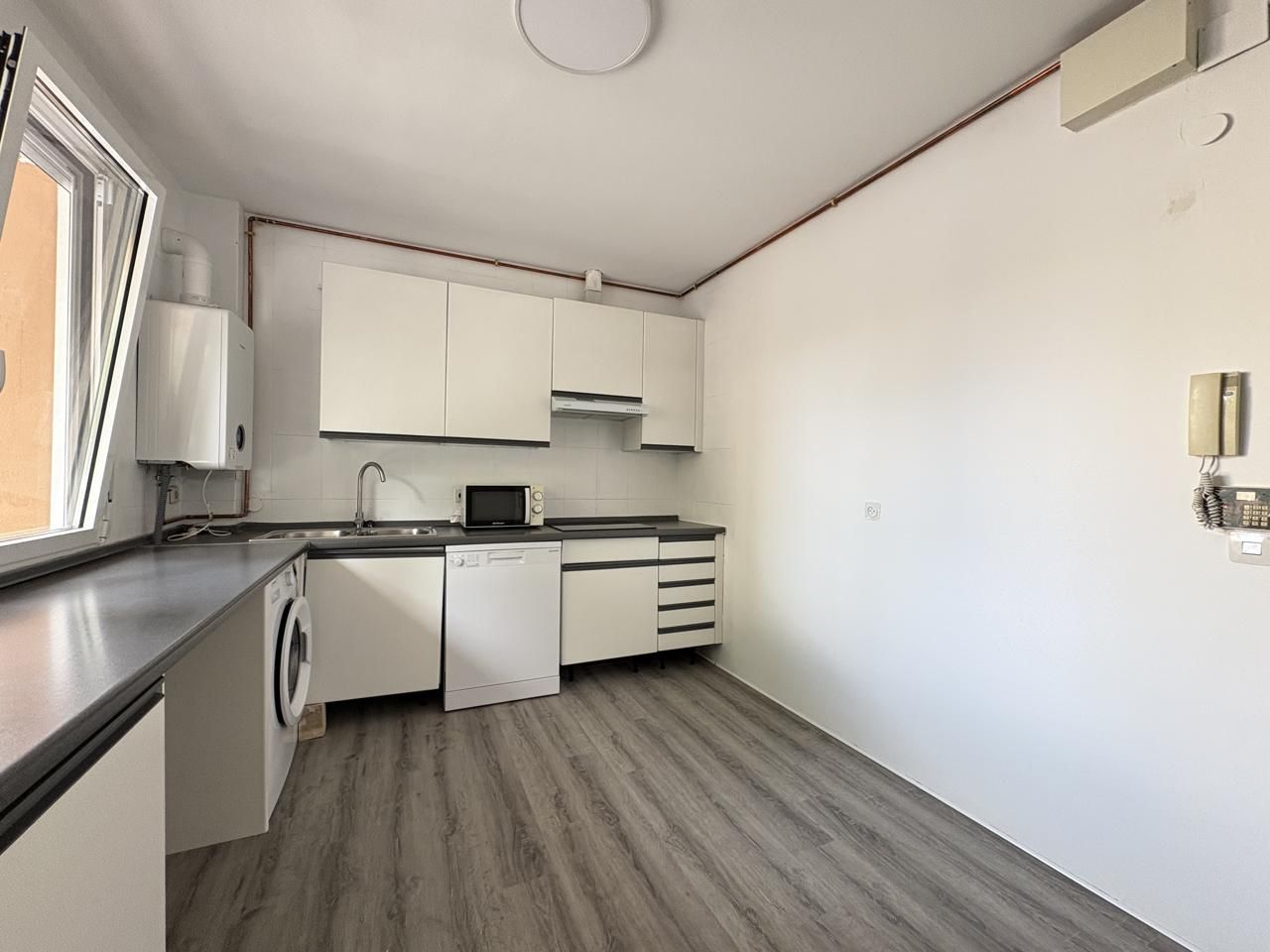Kitchen of Flat to rent in  Madrid Capital  with Heating and Parquet flooring