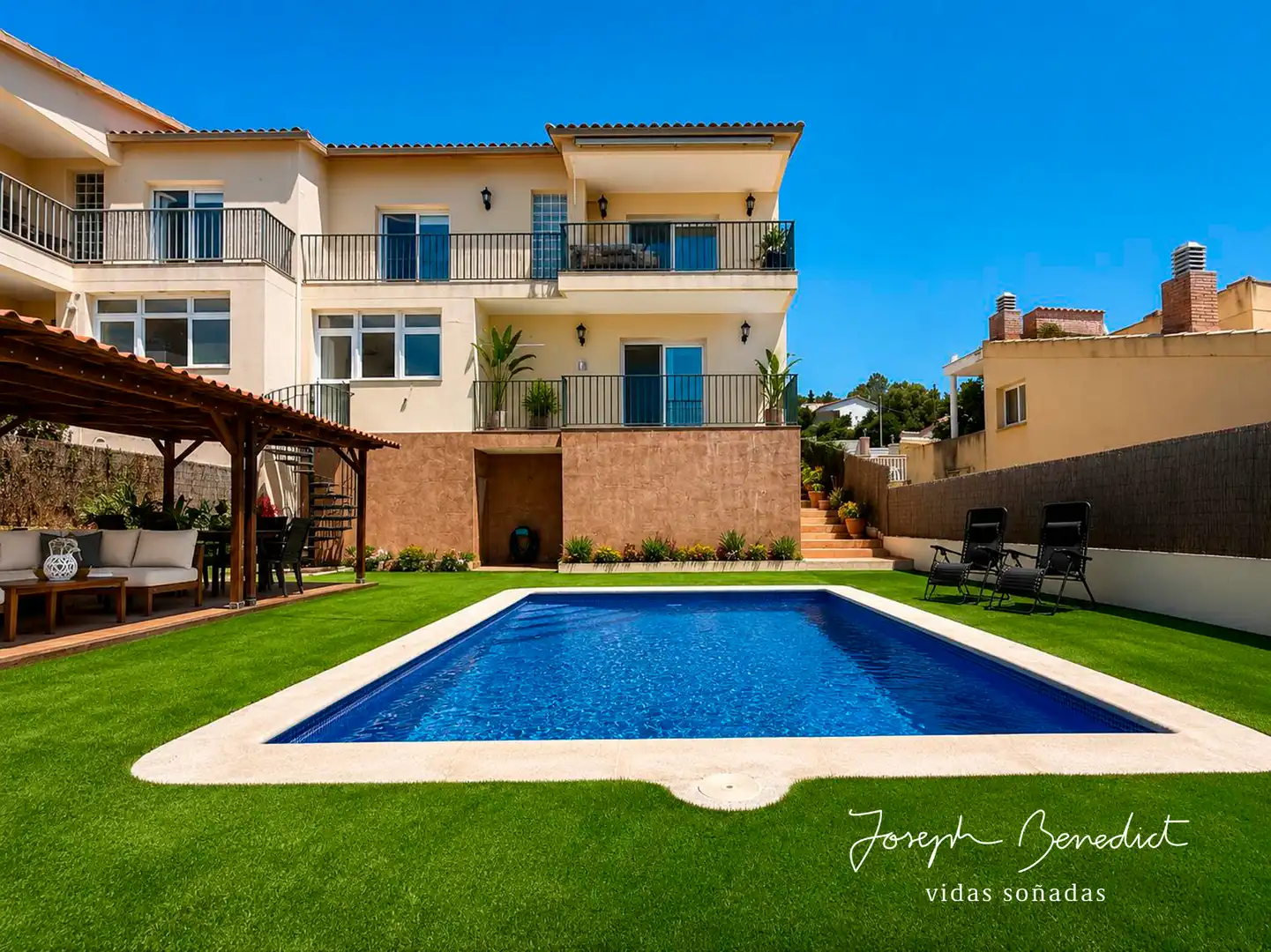 Piscina de Casa o xalet en venda en Calafell amb Aire condicionat, Calefacció i Jardí privat