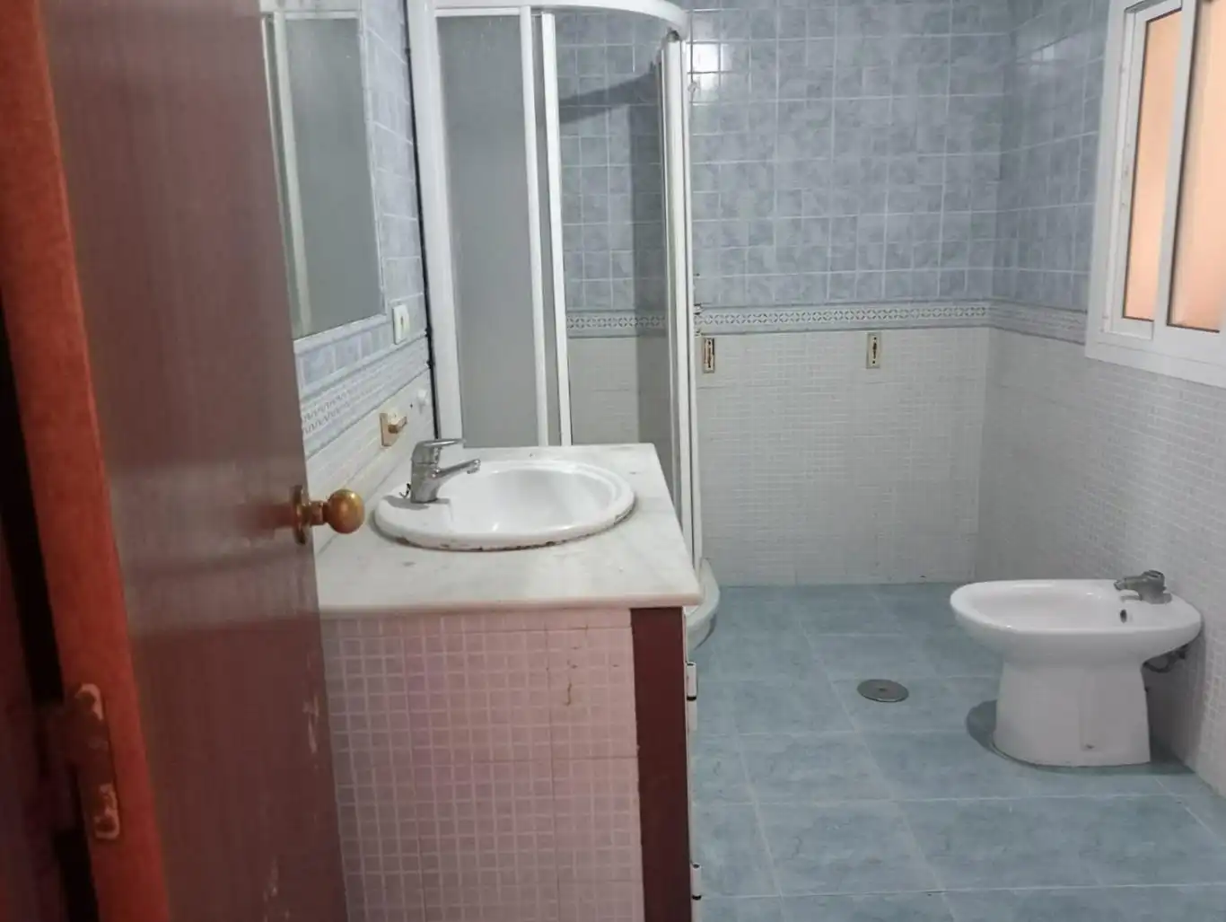 Baño de Piso en venta en Algeciras con Terraza