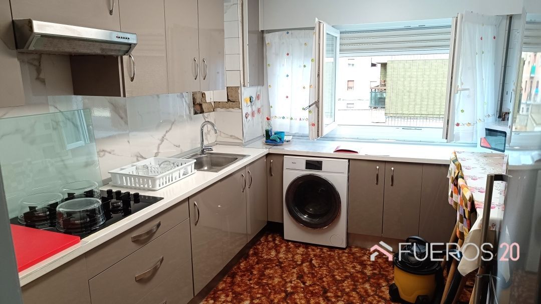 Cuina de Pis en venda en Barakaldo  amb Calefacció, Terrassa i Moblat