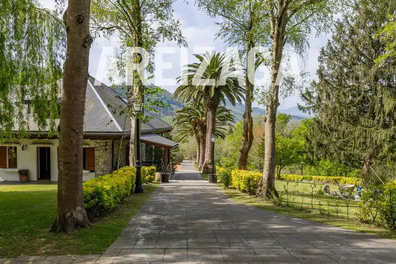 Vista exterior de Casa o chalet en venta en Errenteria con Calefacción, Terraza y Piscina