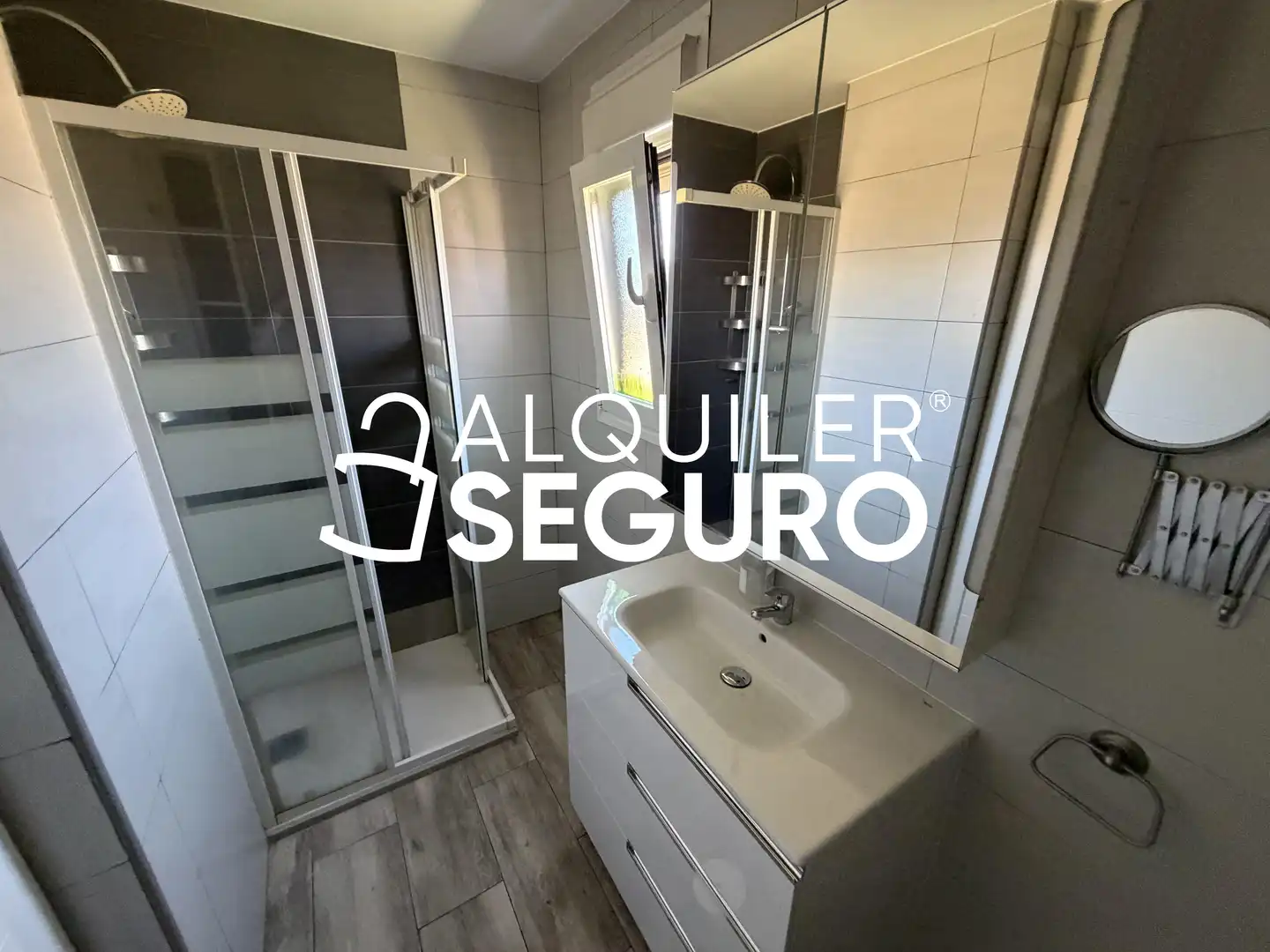 Bathroom of Flat for rent in Madrid  with Air Conditioner, Heating and Terrace