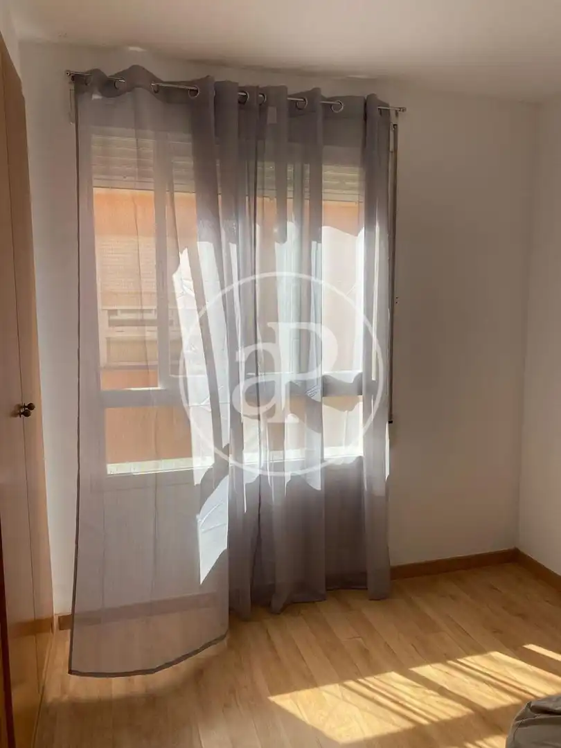 Dormitori de Dúplex de lloguer en La Pobla de Vallbona amb Aire condicionat, Calefacció i Jardí privat