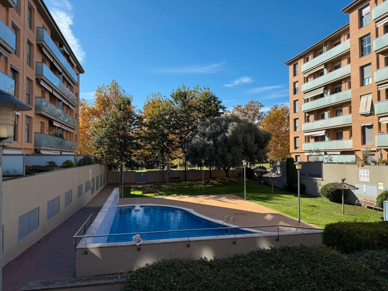 Swimming pool of Attic for sale in Sant Cugat del Vallès  with Air Conditioner, Heating and Parquet flooring
