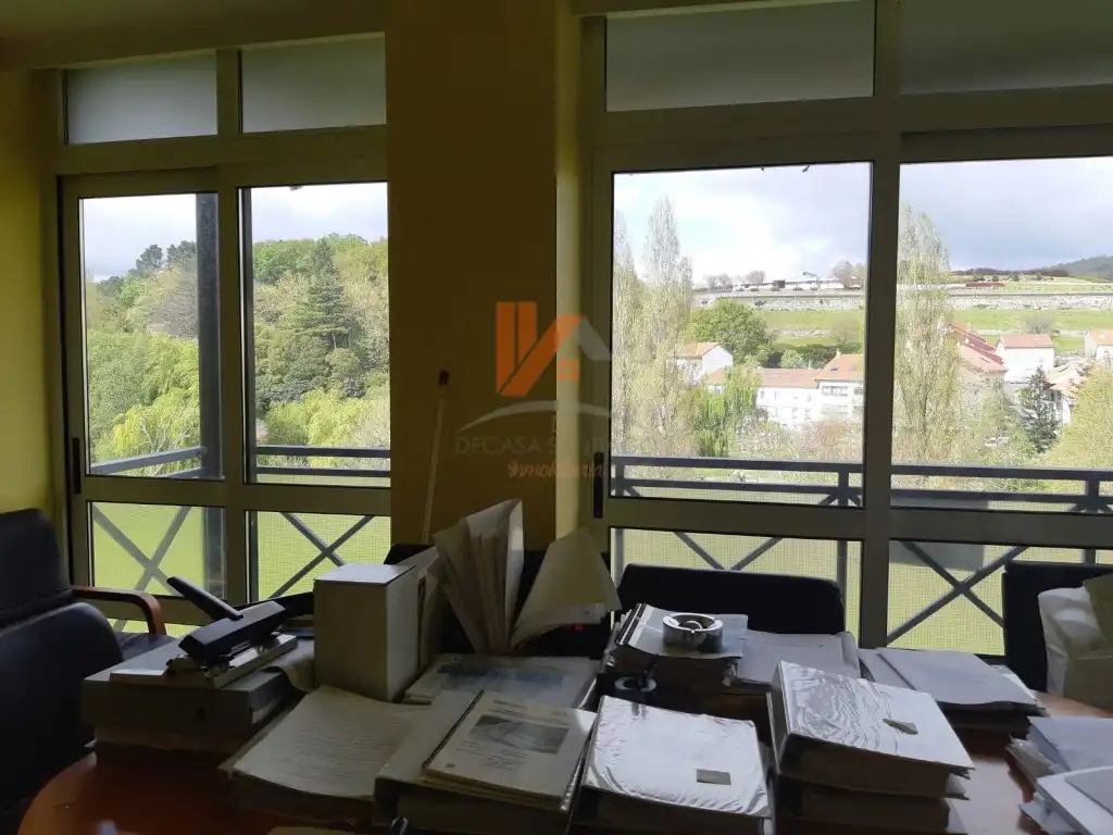 Oficina en venda en Santiago de Compostela  amb Calefacció