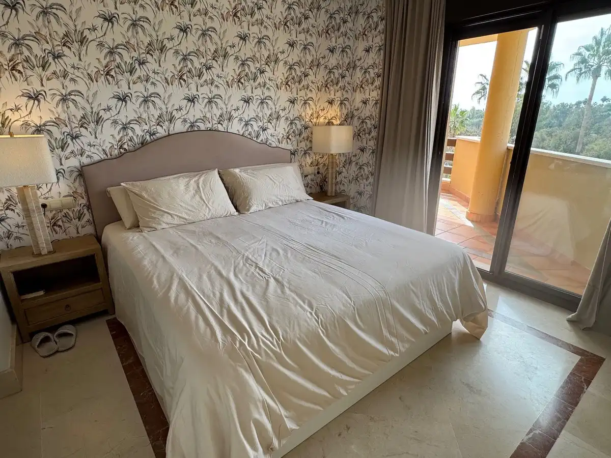 Habitación de Apartamento en venta en Sotogrande con Aire acondicionado, Terraza y Trastero