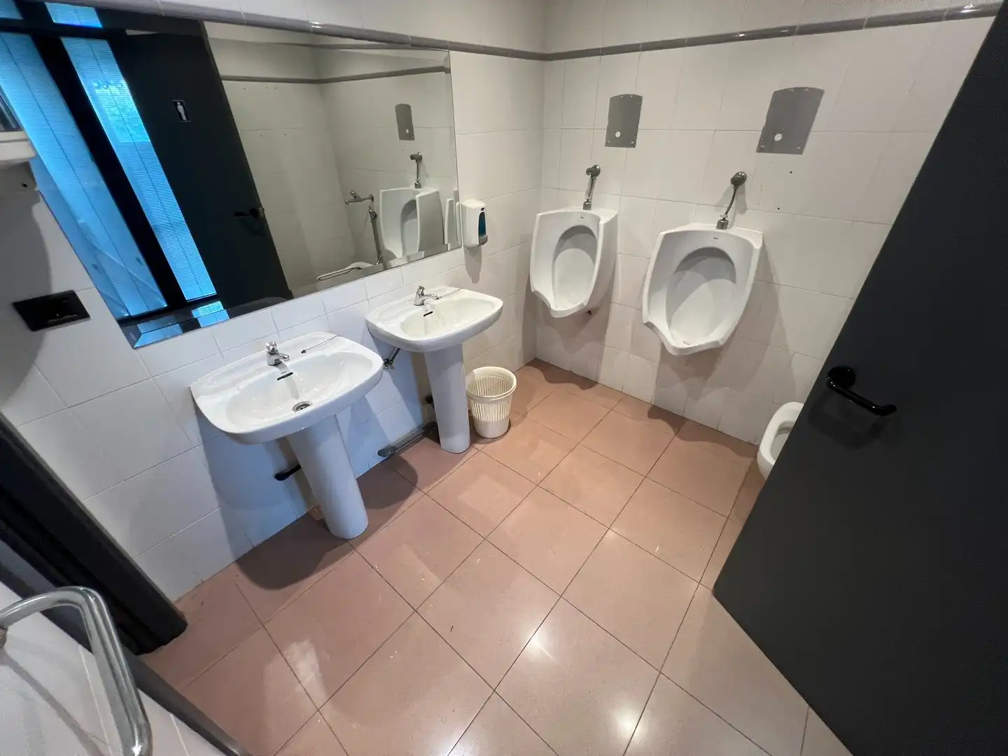 Baño de Nave industrial de alquiler en Santiago de Compostela  con Calefacción