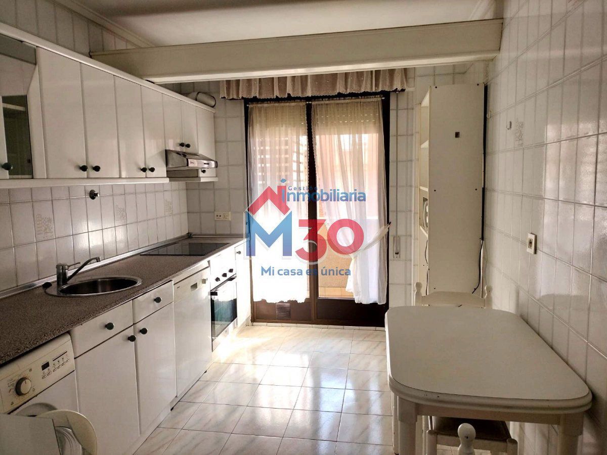 Cuina de Apartament en venda en Miranda de Ebro amb Calefacció, Parquet i Terrassa