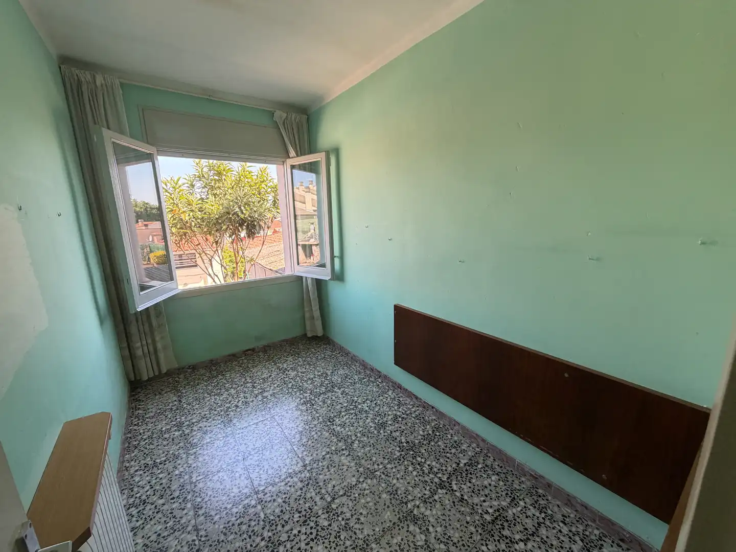 Dormitori de Casa adosada en venda en Olot amb Terrassa i Traster