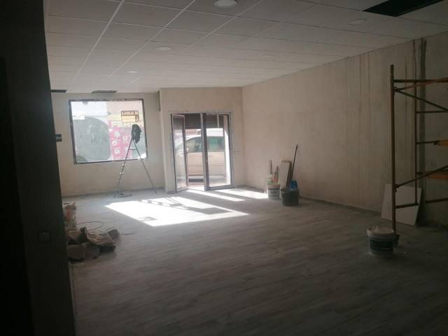 Local comercial en Alquiler en Recas