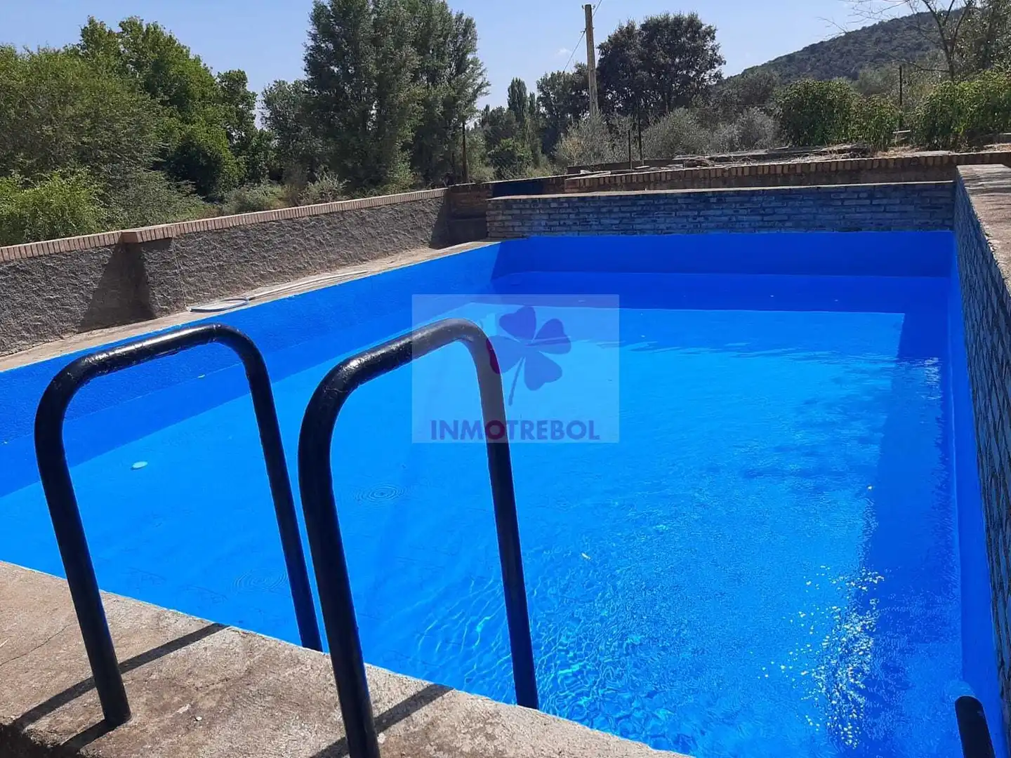 Piscina de Casa o xalet en venda en Alanís amb Jardí privat, Terrassa i Traster