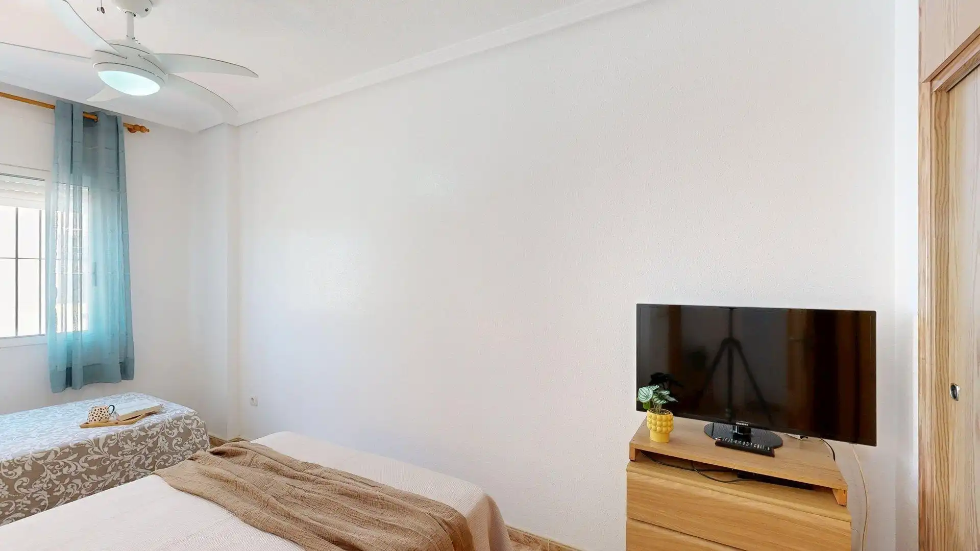 Habitación de Casa adosada en venta en Pilar de la Horadada con Jardín privado, Terraza y Balcón