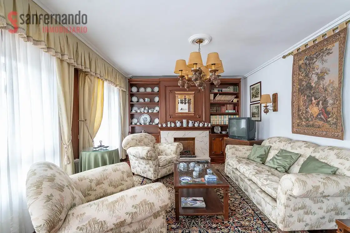 Sala de estar de Piso en venta en Corvera de Toranzo con Calefacción