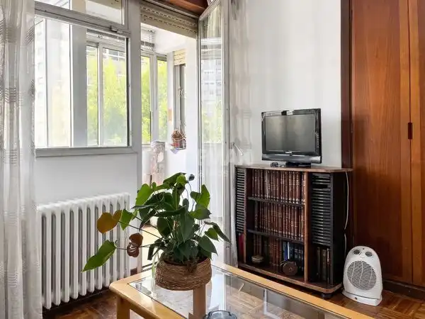 Sala d'estar de Pis en venda en Vigo  amb Calefacció, Traster i Balcó